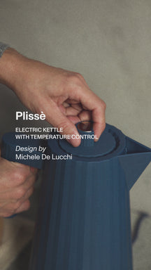 Alessi Waterkoker Plissé med Temperatuurinstilling Blå - 1.7 liter - 1850 W - Michelle De Lucchi - MDL21 DAZ