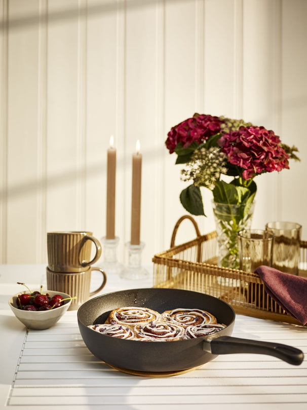 SCANPAN Stegepande / Sauterpande med låg Classic Induction ø 24cm / 2 liter - egnet til alle varmekilder - standard non-stick belægning