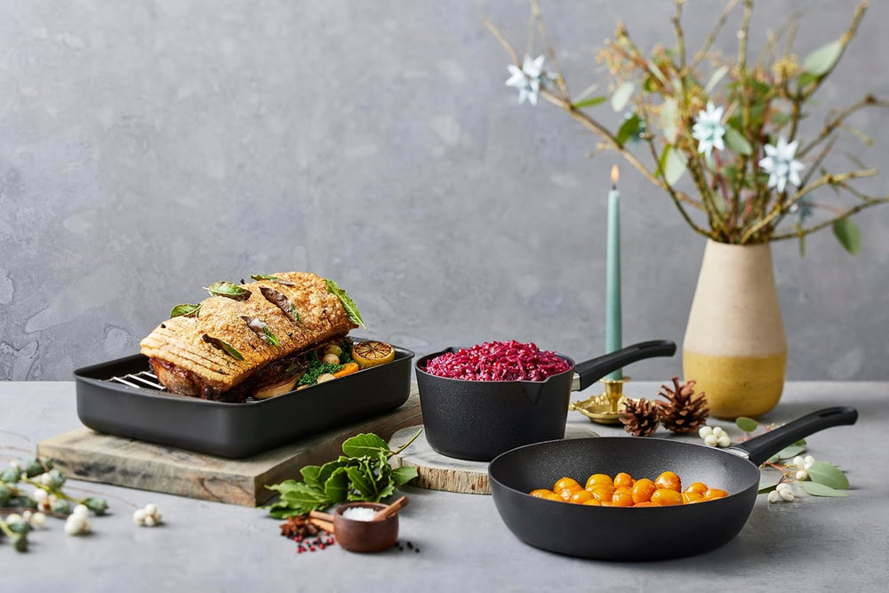 SCANPAN Hapjespan / Sauteerpan med deksel Classic Induction ø 28cm / 3 liter - egnet til alle varmekilder - standard non-stick belægning