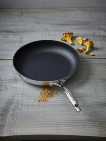 SCANPAN Stegepande HaptIQ ø 24 cm - egnet til alle varmekilder - standard non-stick belægning