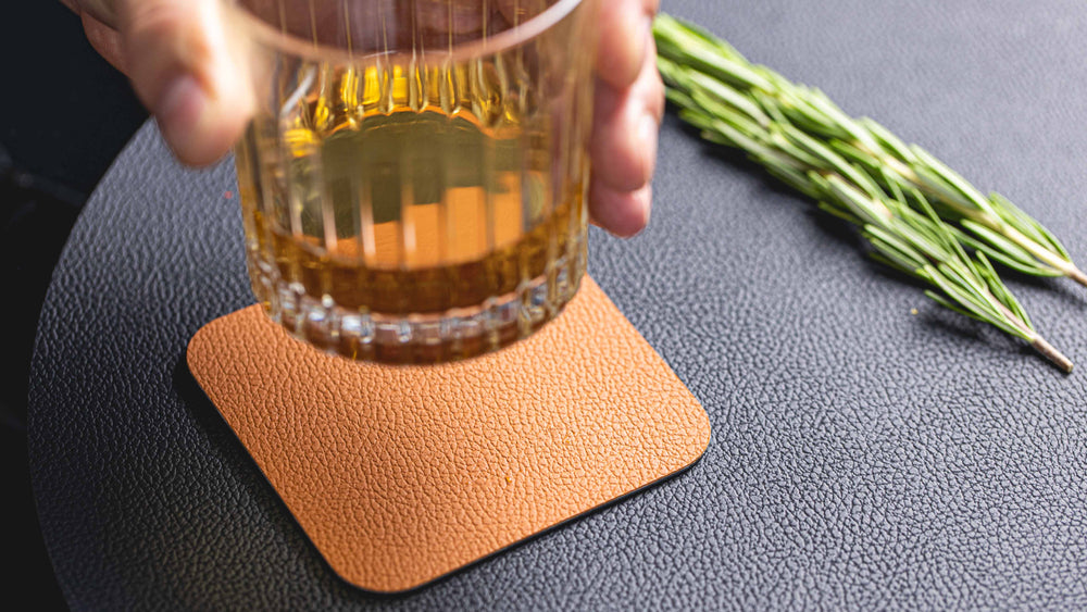 Underlag - Vegansk læder - Sort / Cognac - dobbelt-sidet - 10 x 10 cm - 6 stk. - Cookinglife